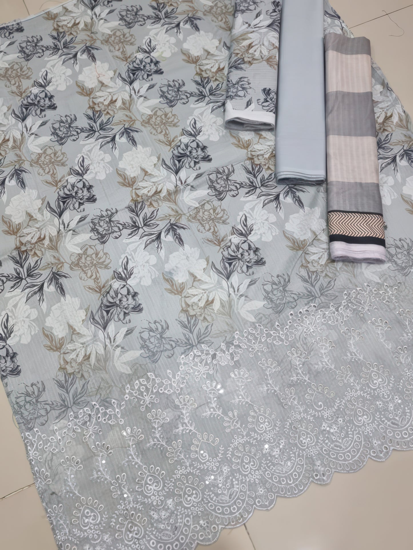 ✨ Haniya ✨ 3 Piece Digital Printed Doriya Shirt With Front Shifli Boring Daman Chickenkari/unstitched Suit New Collection For Womens